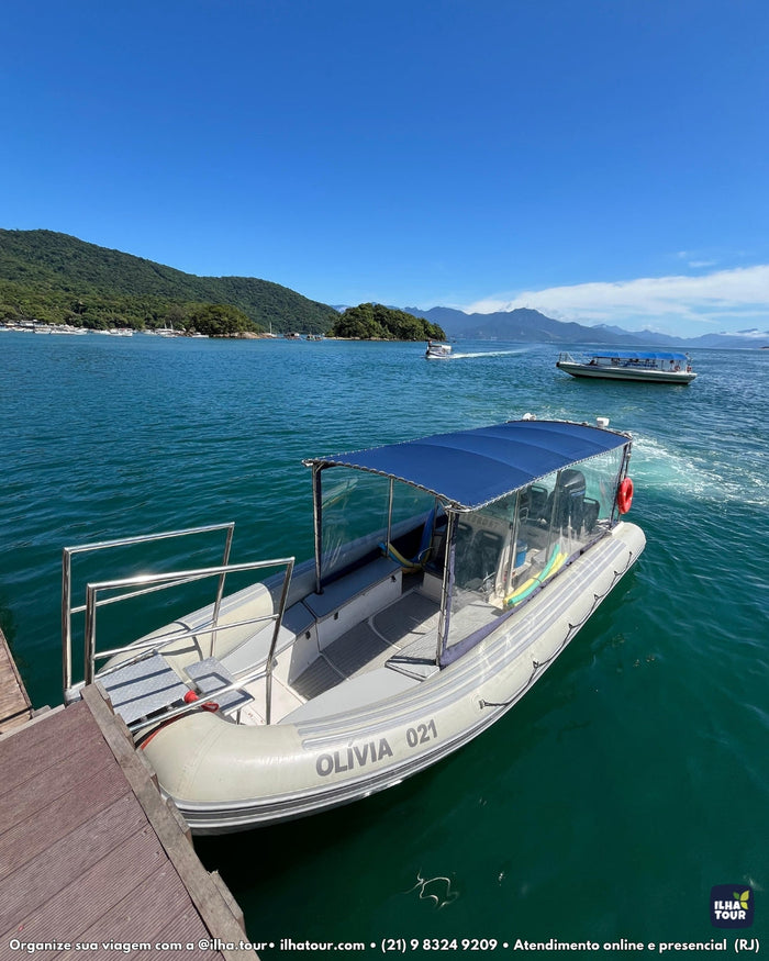 Travessia para Ilha Grande — lancha chegando à Vila do Abraão